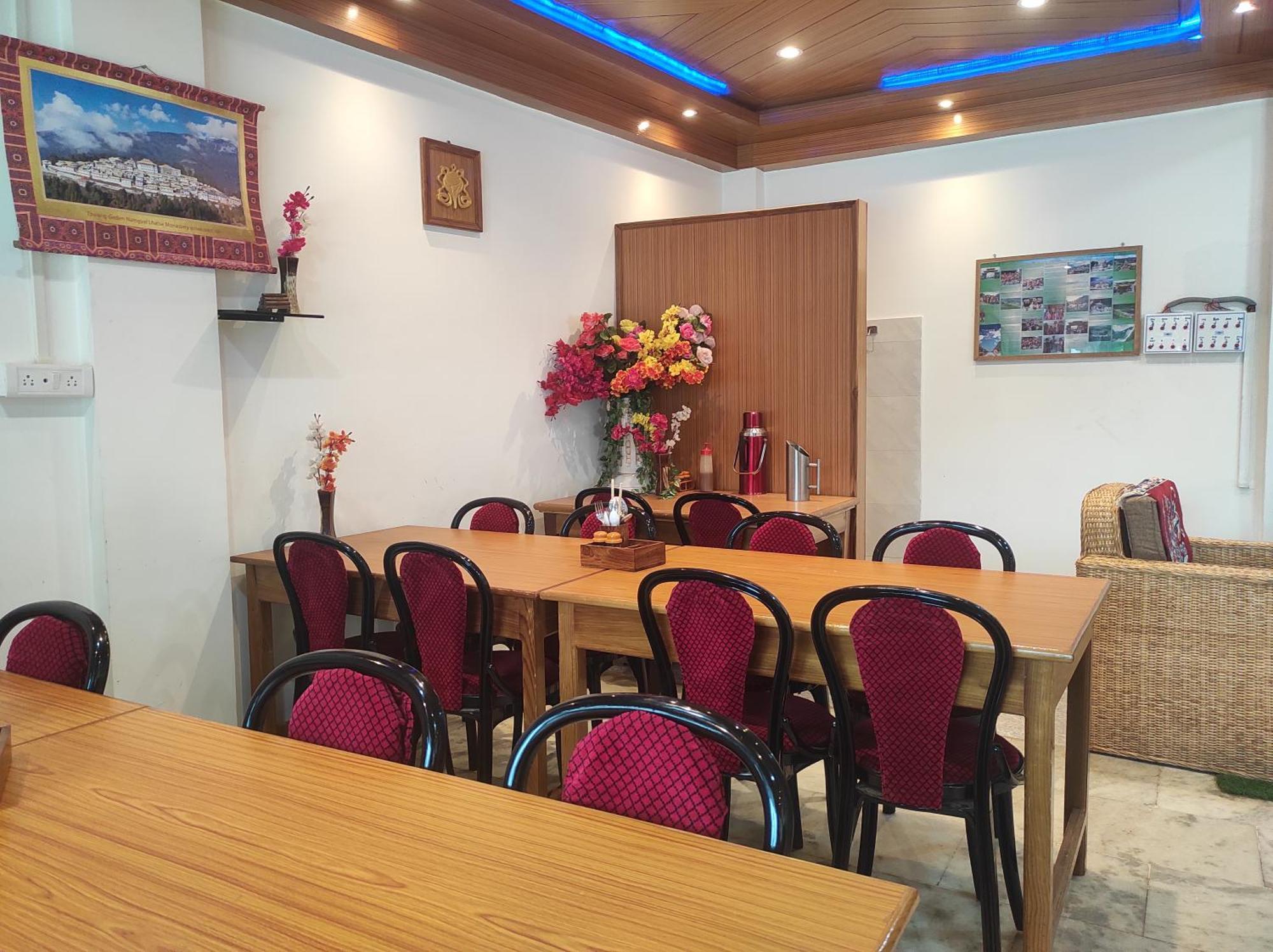 Hotel Tawang Regency Экстерьер фото